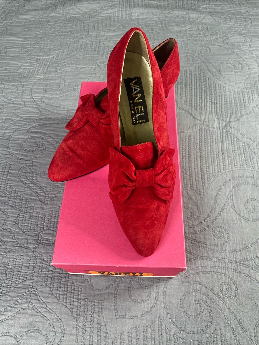 Vaneli Italy Red Suede Pump Heals In Box - Bow In Pointed Toe